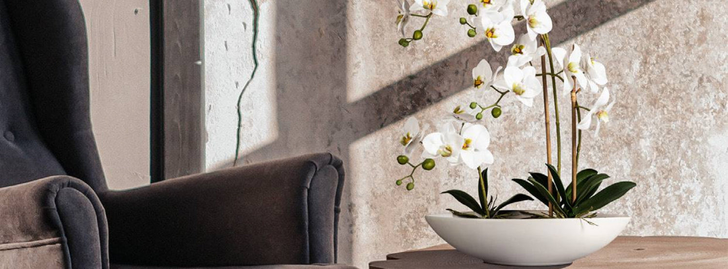 Cserepes mű orchidea.