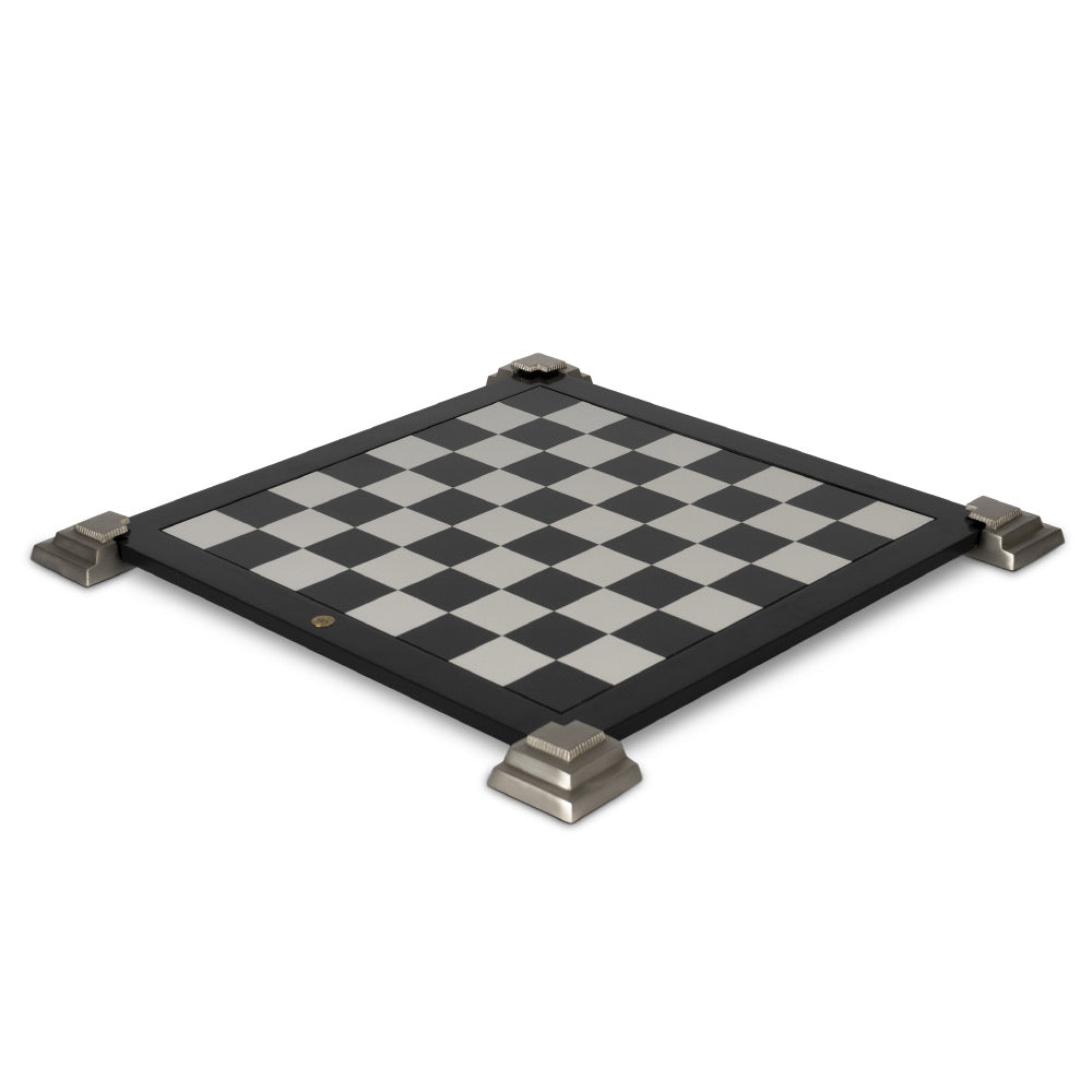 Kétoldalas, modern stílusú, fekete játéktábla,csúsztatható fém saroktalapzatokkal.