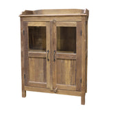 Újrahasznosított fából készült, natúr színű, üvegezett kisszekrény.