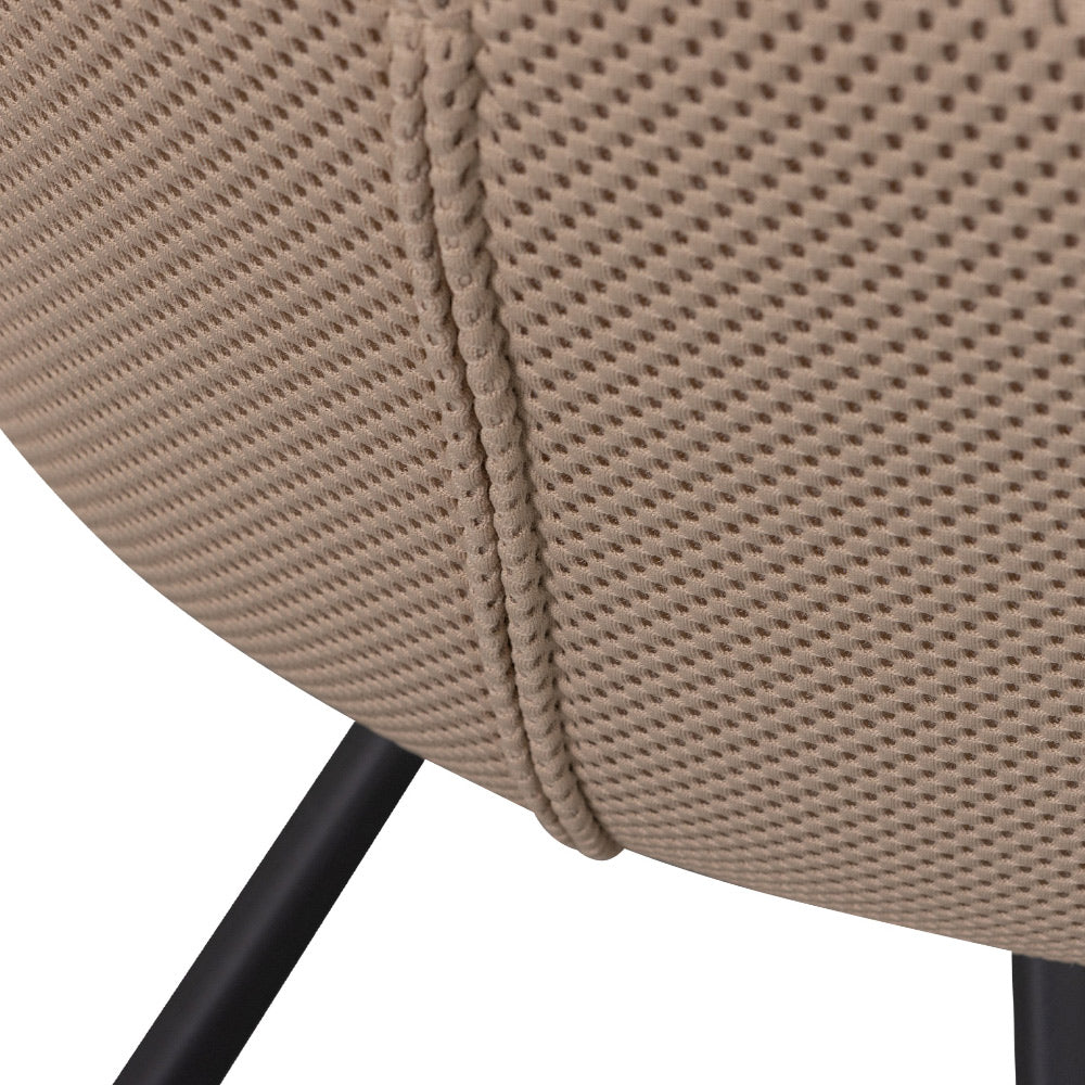 Kortárs stílusú, fekete fémvázas étkezőszék, bézs színű, kötött-hálós kárpittal Kortárs stílusú, fekete fémvázas étkezőszék, bézs színű, kötött-hálós kárpittal