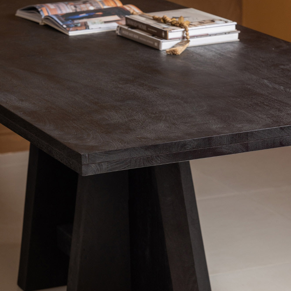 Kortárs stílusú, mangófából készült, nagyméretű, matt fekete színű, étkezőasztal Kortárs stílusú, mangófából készült, nagyméretű, matt fekete színű, étkezőasztal
