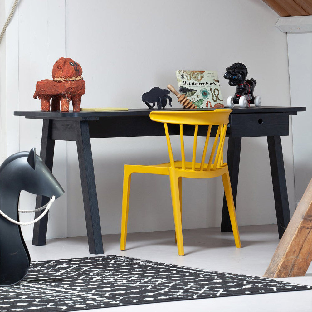 2 darab kortárs, modern stílusú, citromsárga színű, műanyag kerti szék 2 darab kortárs, modern stílusú, citromsárga színű, műanyag kerti szék