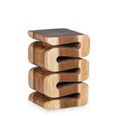 Kortárs stílusú, tömör surafából készült, natúr színű design kisasztal.