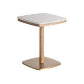 Bisztróasztal oldalnézet – natúr fa oszlopláb és fehér terrazzo asztallap részlete