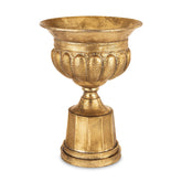 Antique Metals antik aranyszínű fém kaspó 57,5 cm magassággal, klasszikus talapzattal és díszített urnás formával, beltéri dekorációhoz.