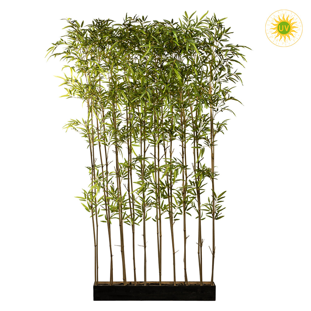 200 cm magas, UV-álló mű bambusz térelválasztó fekete fa kaspóban, valódi bambusz törzzsel és 4320 lándzsa alakú levéllel.