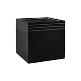 Matt fekete, kocka alakú BAQ Line-Up kaspó stúdióháttérben, 48 × 48 cm méretben