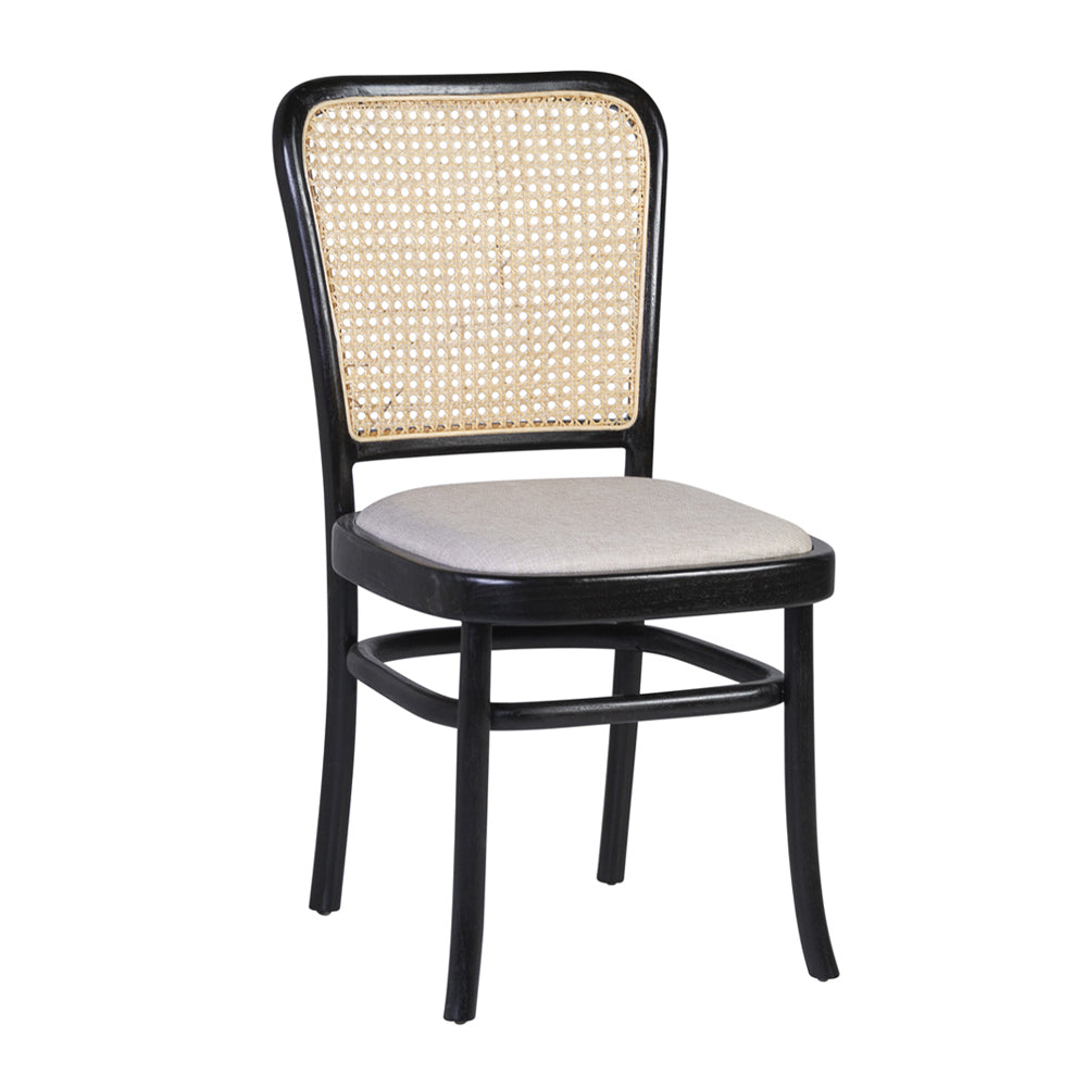 Fekete színű, rattan betétes thonet szék.