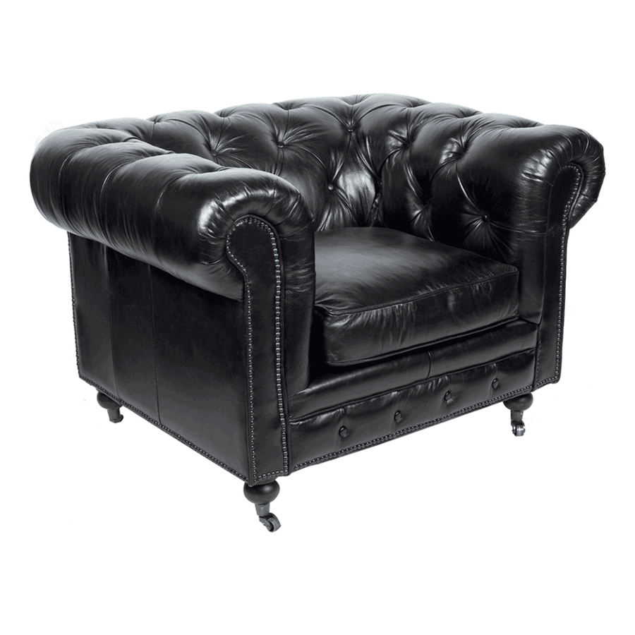 Fekete marhabőr Chesterfield fotel háromnegyedes nézetből, görgős lábakkal.
