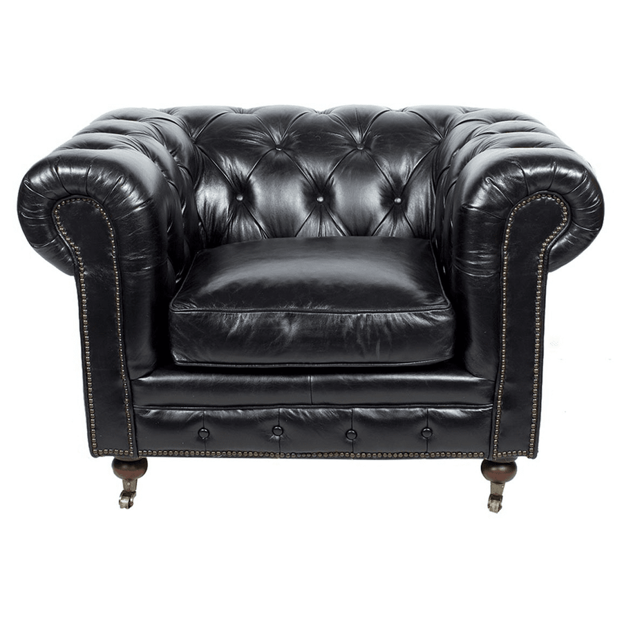 Egyszemélyes fekete Chesterfield bőrfotel elölnézetből, mélygombozott háttámlával.