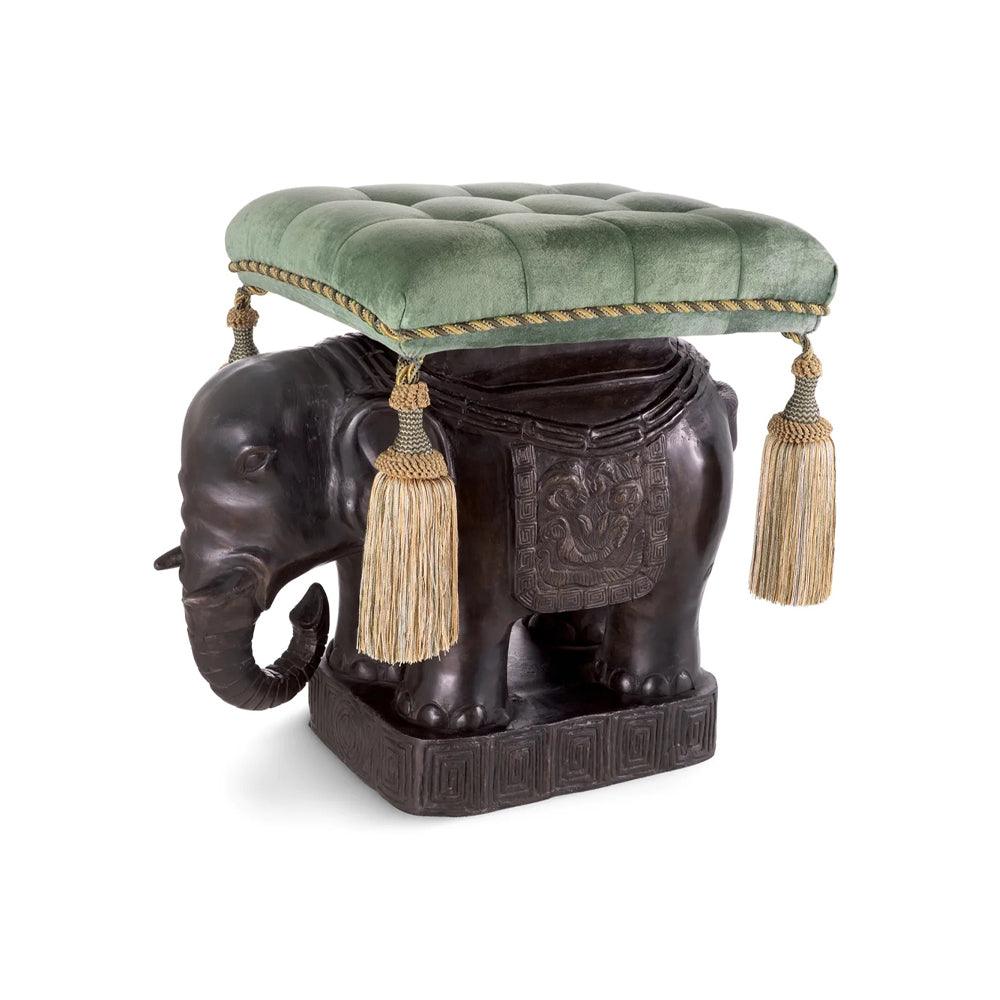 Elephant ülőke elölnézetből – bronz elefánt talapzat zöld bársonypárnával.