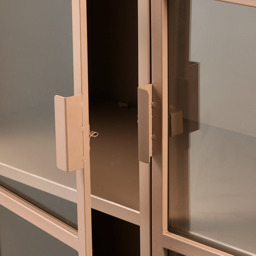 Fémből készült, barna színű, kortárs design vitrines szekrény. Fémből készült, barna színű, kortárs design vitrines szekrény.