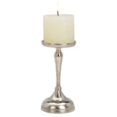 Ezüstszínű alumínium gyertyatartó.