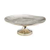 Talpas kialakítású, ezüstszínű kínáló tál.