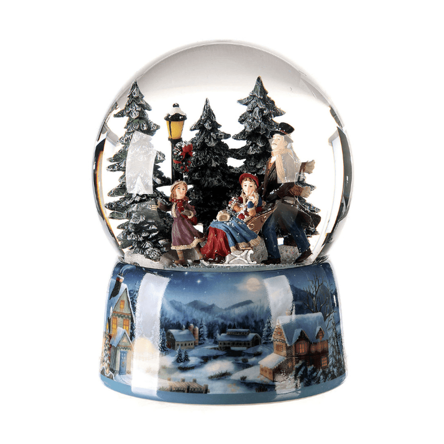 20 cm magas zenélő karácsonyi hógömb korcsolyázó családdal téli falu motívummal Music Box kollekcióból