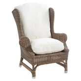 natúr műrattan szárnyas kerti fotel fehér párnával klasszikus angol stílus