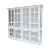 Fehér színű, 8 ajtós vitrines szekrény.