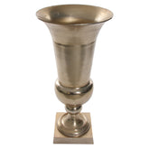 Öntött alumíniumból készült, aranyszínű óriás kaspó-váza.