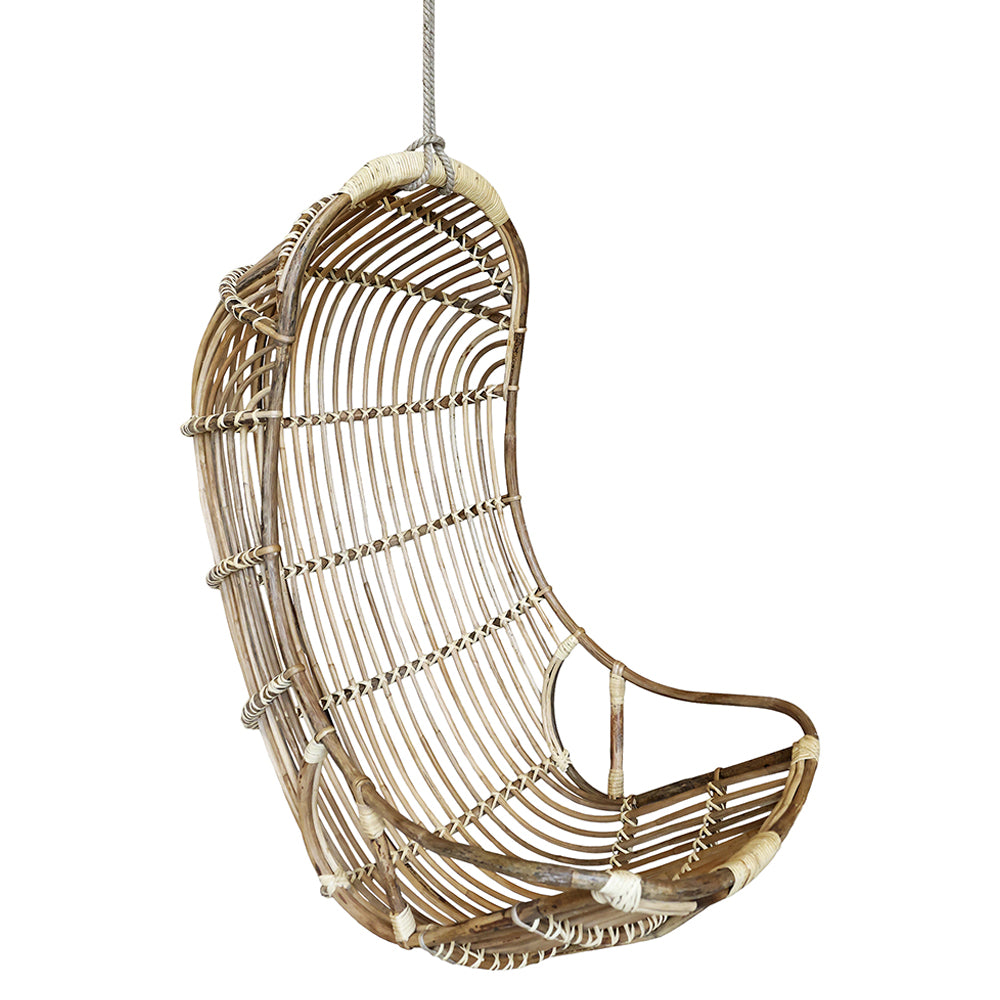 Növényi rattanból készült, vintage stílusú, kézműves függőfotel.
