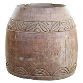 Újrahasznosított, régi fából készült, kézműves dekor váza.