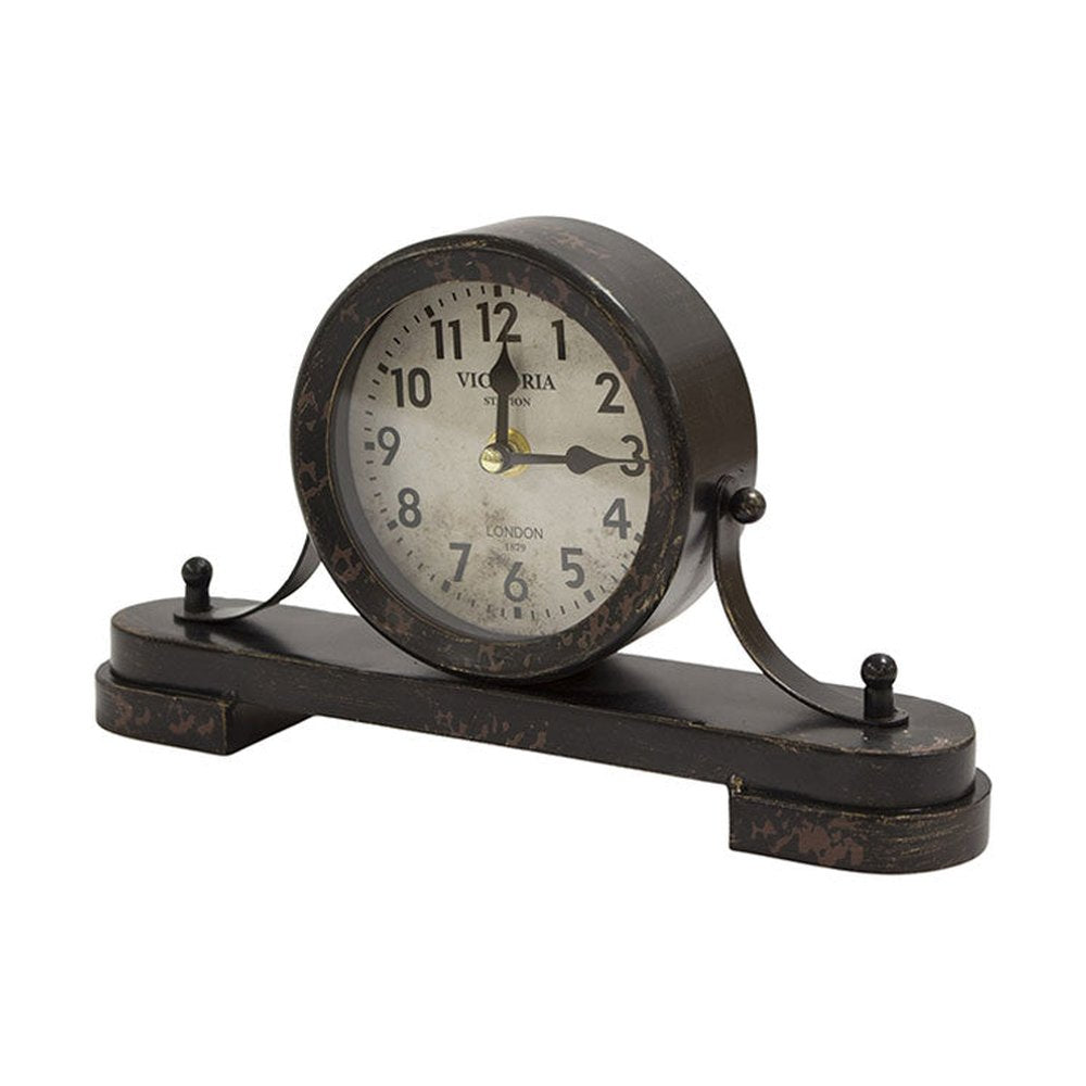 Antikolt felületű fém asztali óra.