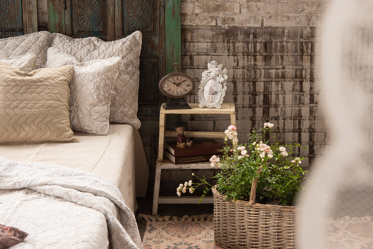 Enyhén kopott, fahatású, nosztalgikus maci figura. Enyhén kopott, fahatású, nosztalgikus maci figura.