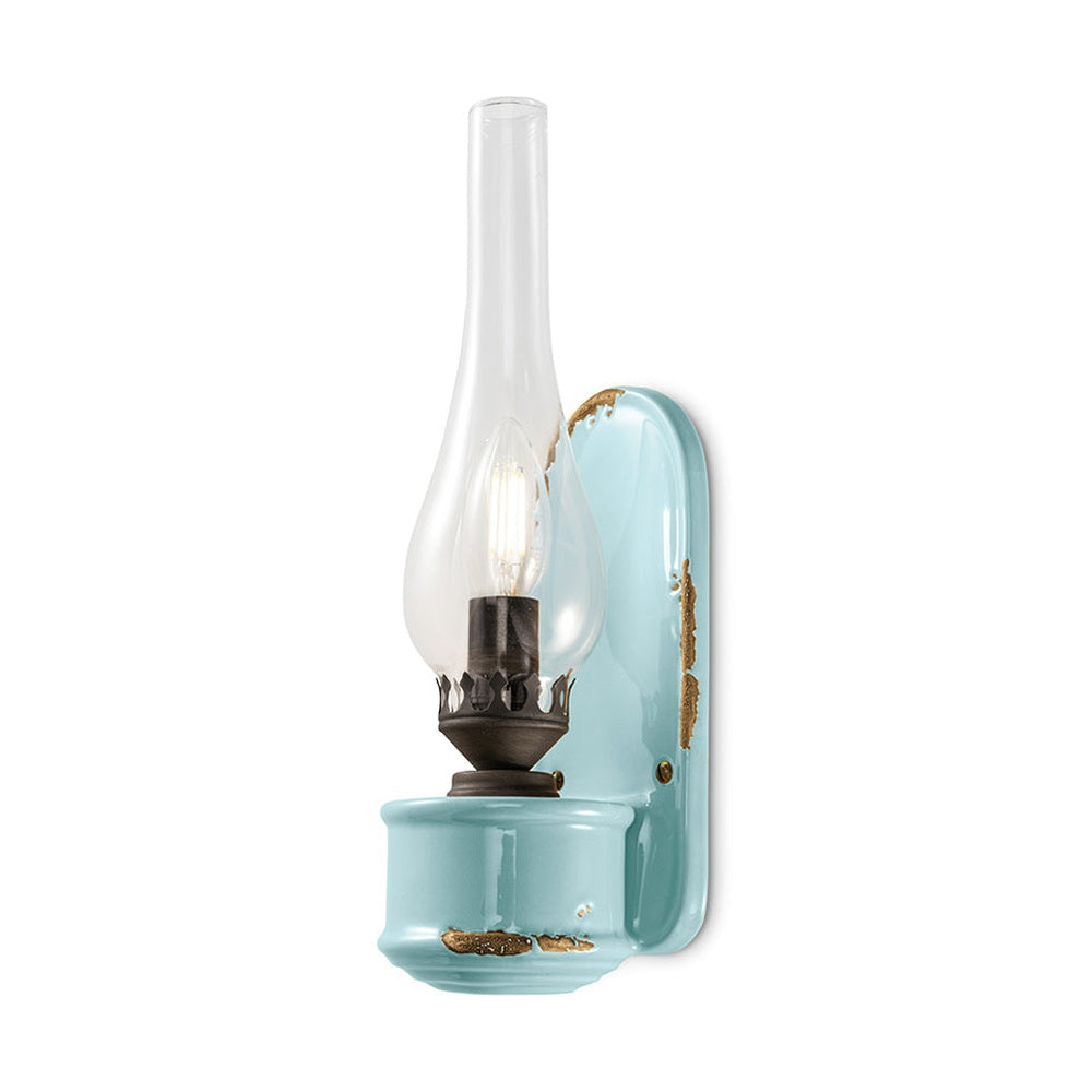 Antikolt felületű mázas kerámiából és üvegből készült kézműves falilámpa.