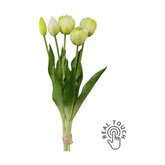 5 szálból álló, fehér színű tulipáncsokor művirág, nyílt és bimbós virágfejekkel.