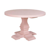 Fenyőfából készült kerek étkezőasztal vastag oszloplábon. A bútor színe krémszín.