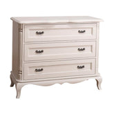 Shabby chic stílusú, fehér színű fenyőfa komód, három nagyméretű fiókkal.