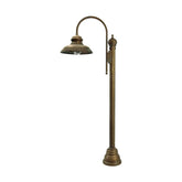 Vintage stílusú, antikolt sárgaréz színű kandeláber átlátszó üvegbúrával.