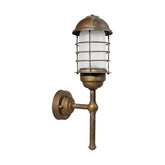 Industrial stílusú, antikolt sárgaréz színű, réz falikar opál üvegbúrával.