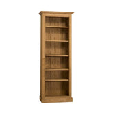 Natúr hatású, pácolt klasszikus stílusú könyvszekrény öt polccal.