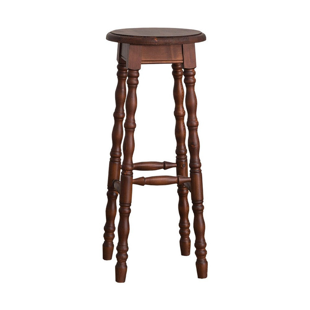 Klasszikus, kerek ülőfelülettel rendelkező, 82 cm magas bárszék dekoratív, faragott lábakkal.