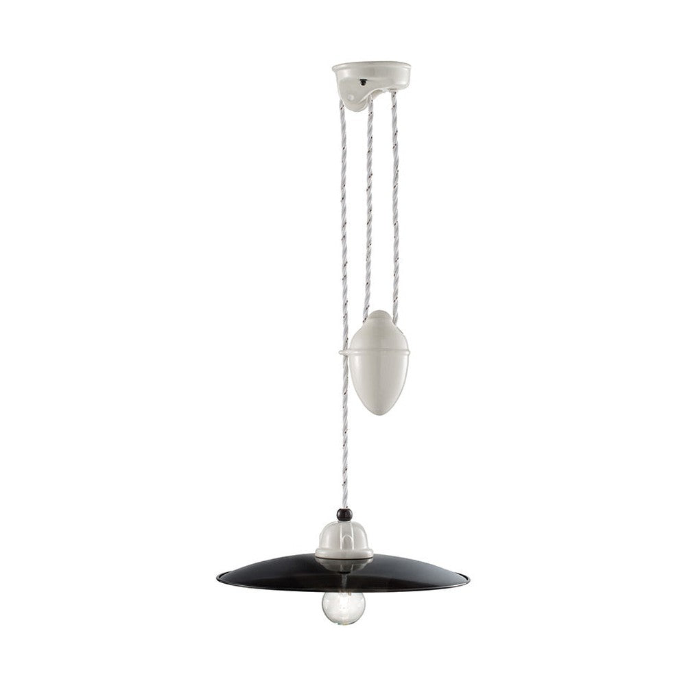 Vidéki stílusú, állítható magasságú, fekete színű mázas fémből és fehér színű mázas kerámiából készült, textilburkolatú vezetékkel kialakított, kézműves függeszték lámpa.