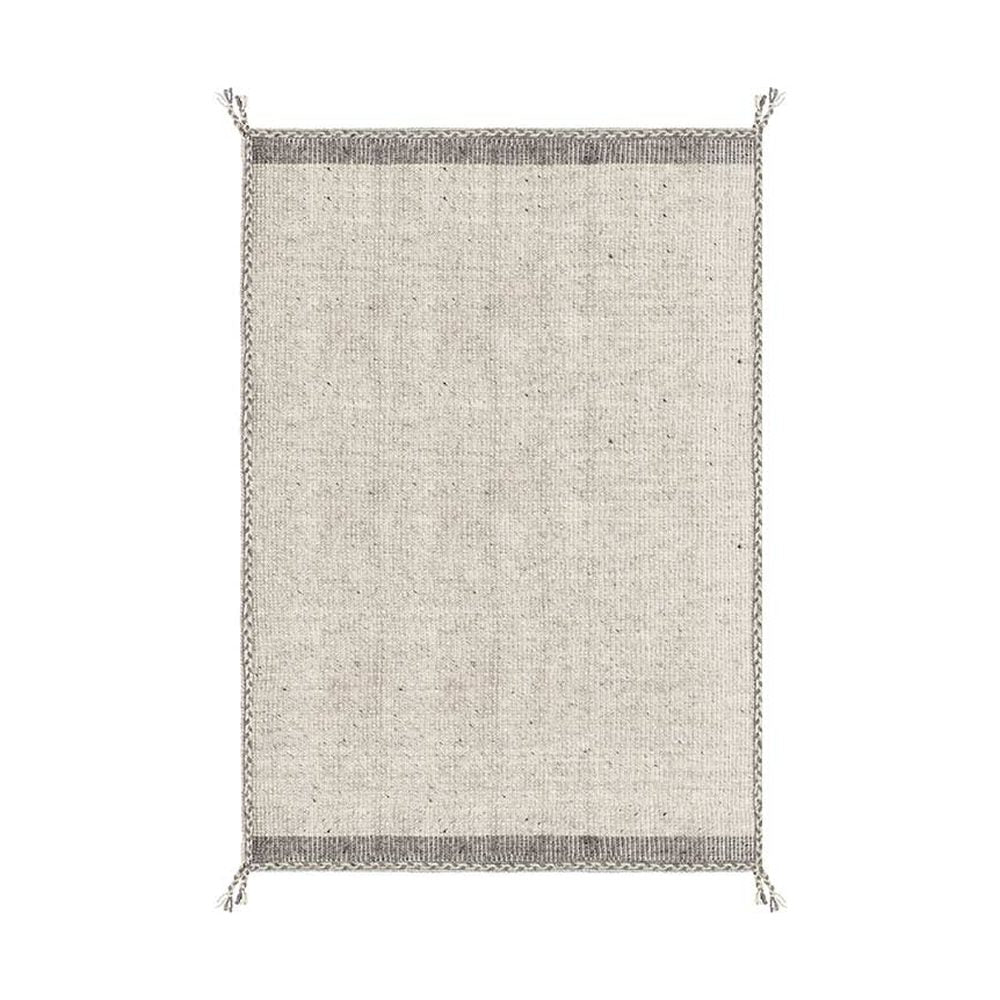 Bézs színű gyapjú szőnyeg.