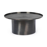 Modern, kortárs stílusú, fekete színű, nikkelezett acélból készült, kör alakú dohányzóasztal.