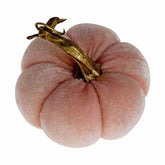 Pink színű bársonyból készült dekorációs dísztök.