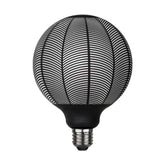 Graphic Pine dekorációs izzó. Meleg fehér fényű LED dekorációs izzó, opálos üveggel és matt fekete színű grafikai mintával