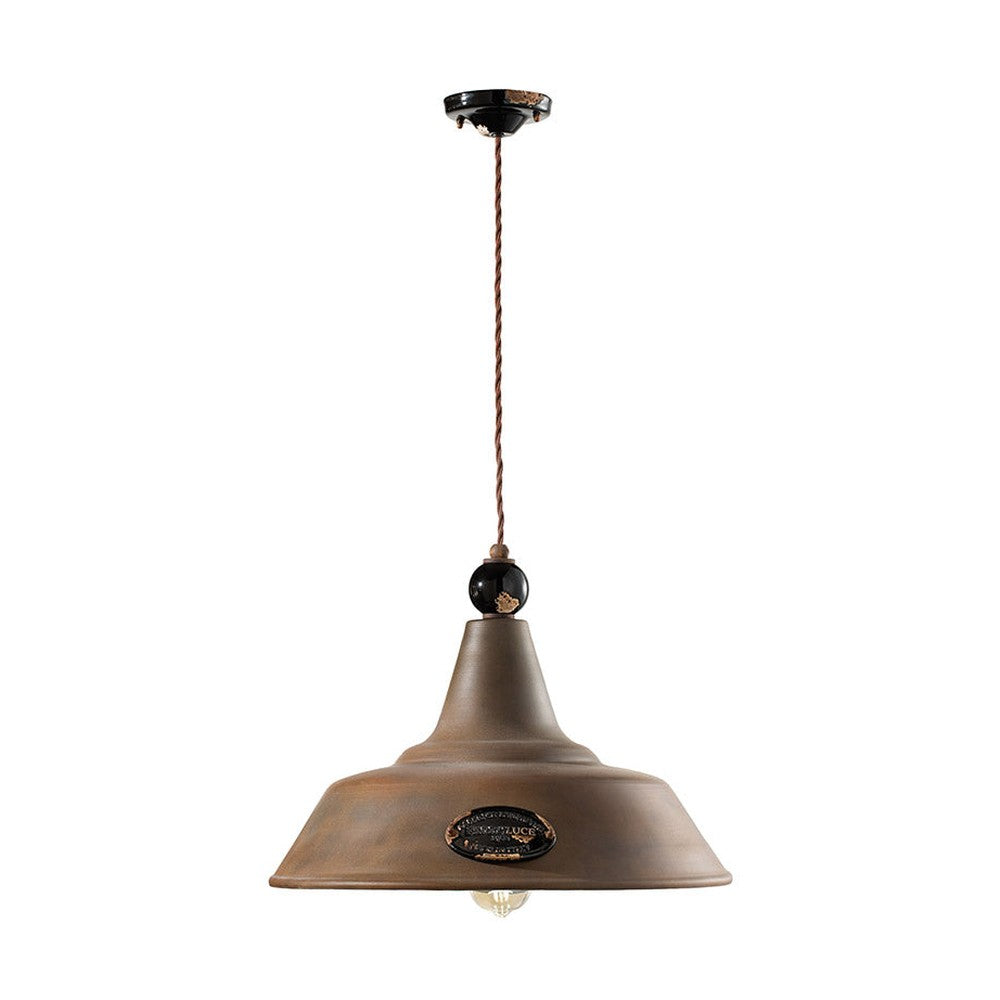 Rusztikus, vidéki stílusú, antikolt felületű mázas kerámiából és rozsdás fémből készült, textilburkolatú vezetékkel kialakított, kézműves függeszték lámpa.