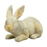 Rusztikus vidéki stílusú, 22 cm hosszú és 15 cm magas, antikolt felületű, krém színű húsvéti nyuszi figura.