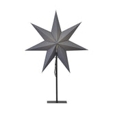 Modern, skandináv stílusú, 75 cm magas, szürkeszínű papírból készült, csillag formájú karácsonyi dekorációs lámpa fém talapzaton.