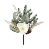 Fehér színű magnóliavirággal, pezsgőszínű páfrány levelekkel díszített, deres hatású fenyőág műnővény.