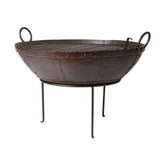 Prémium minőségű, rusztikus vidéki stílusú, nagyméretű 85 cm átmérőjű, antik barna színű, antikolt szegecselt felületű kézműves kerti tűzrakó üst, levehető grill ráccsal és állvánnyal