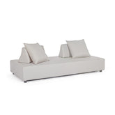 Homokszürke színű kerti kanapé.