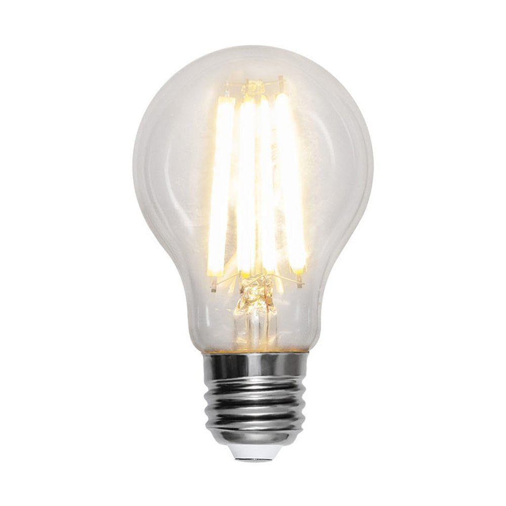 Víztiszta üvegű, normál LED izzó.