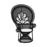 Valódi rattanból készült, fekete színű kézműves páva fotel, ekrü színű ülőpárnával.