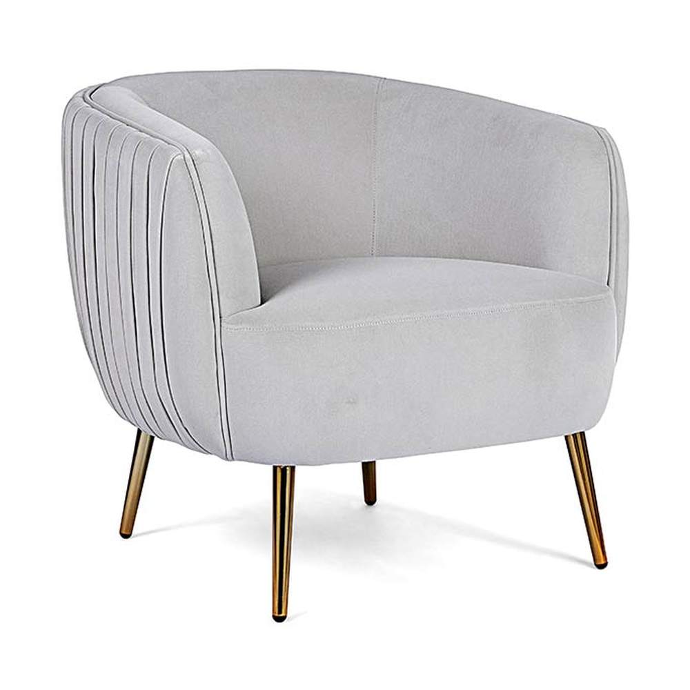 Skandináv stílusú, halványszürke színű bársonnyal kárpitozott fotel, arany színű fém lábakkal.