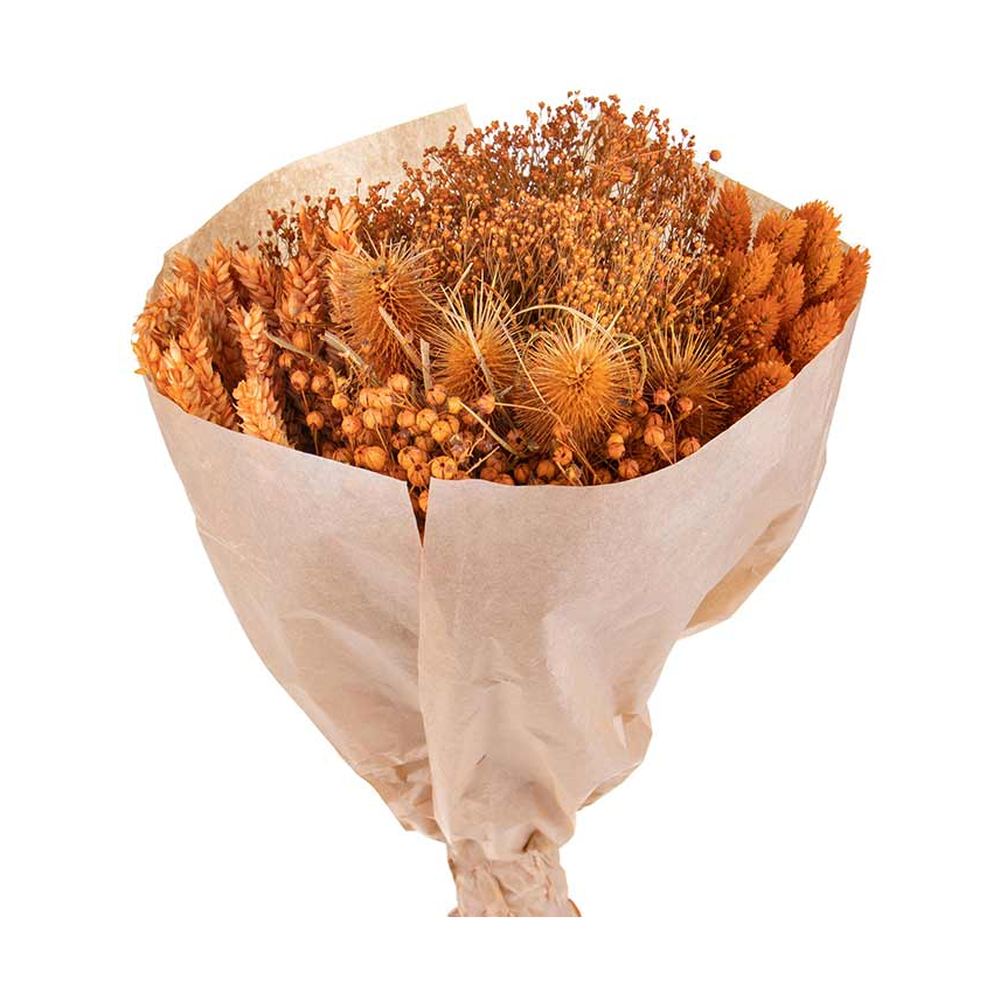 Natúr színű papírba csomagolt, 30 cm átmérőjű és 50 cm magas, vegyes kialakítású fáradt narancssárga színű szárított gyógynövénycsokor