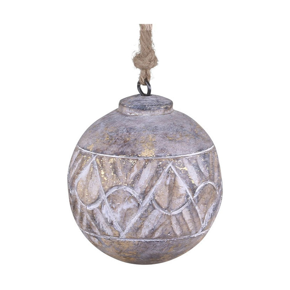 Vintage stílusú, mangófából faragott, antikolt felületű óaranyszínű, gömb formájú, kézműves karácsonyfadísz.